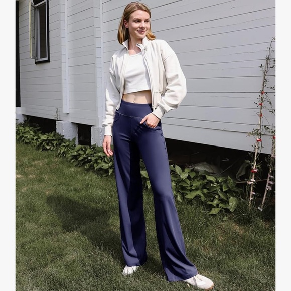 Women's Navy Yoga Pants with pockets - Picture 2 of 8